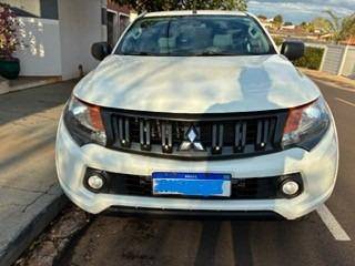 MITSUBISHI L200 TRITON 2.4 16V TURBO DIESEL GL CD 4X4 MANUAL MITSUBISHI L200 TRITON 2.4 16V TURBO DIESEL GL CD 4X4 MANUAL
